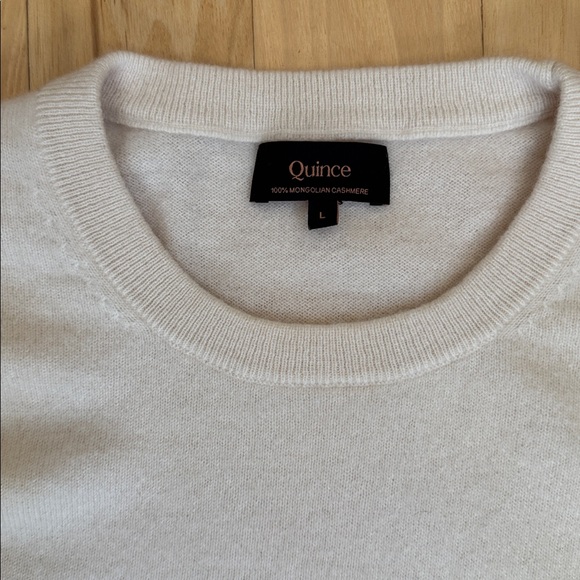 Cream women’s Quince cashmere long sleeve sweater, size L. Some pilling. - Picture 3 of 7